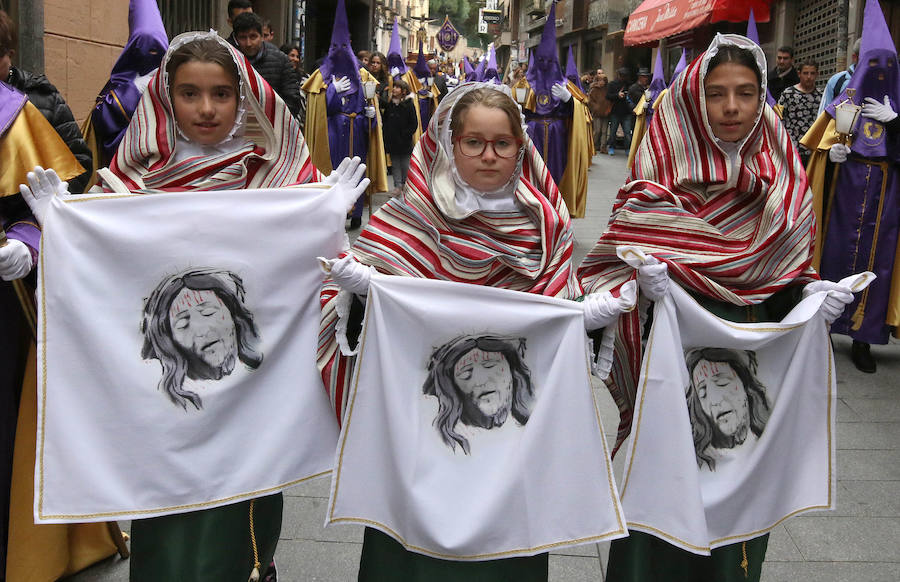 Fotos: Desfiles procesionales en la mañana del Viernes Santo