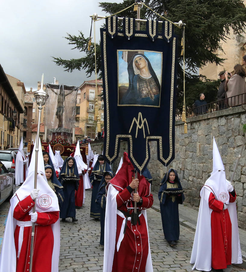 Fotos: Desfiles procesionales en la mañana del Viernes Santo