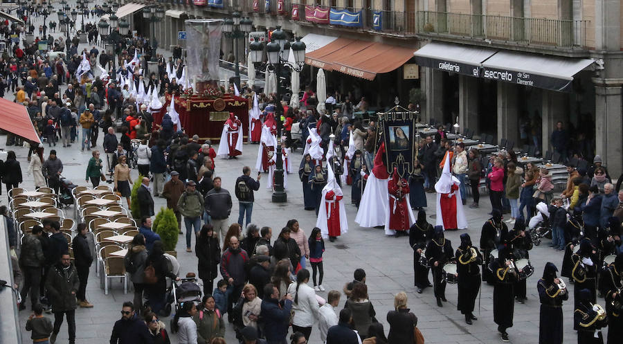 Fotos: Desfiles procesionales en la mañana del Viernes Santo