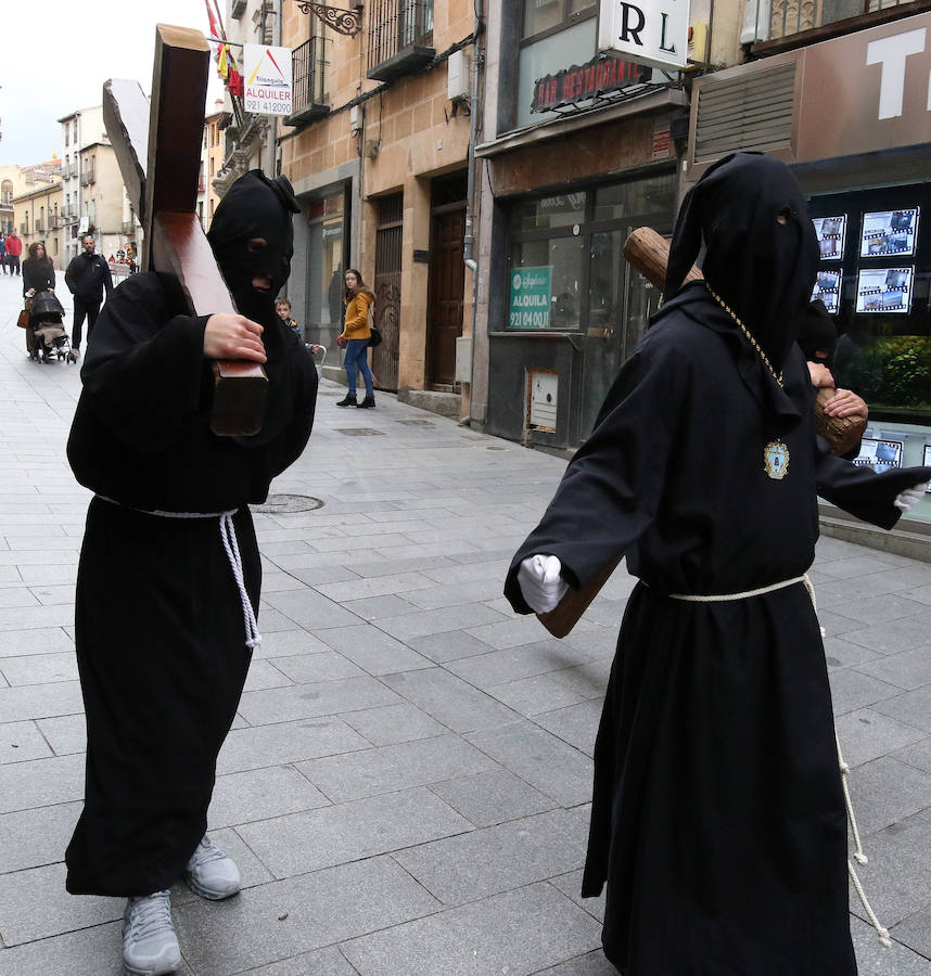 Fotos: Desfiles procesionales en la mañana del Viernes Santo