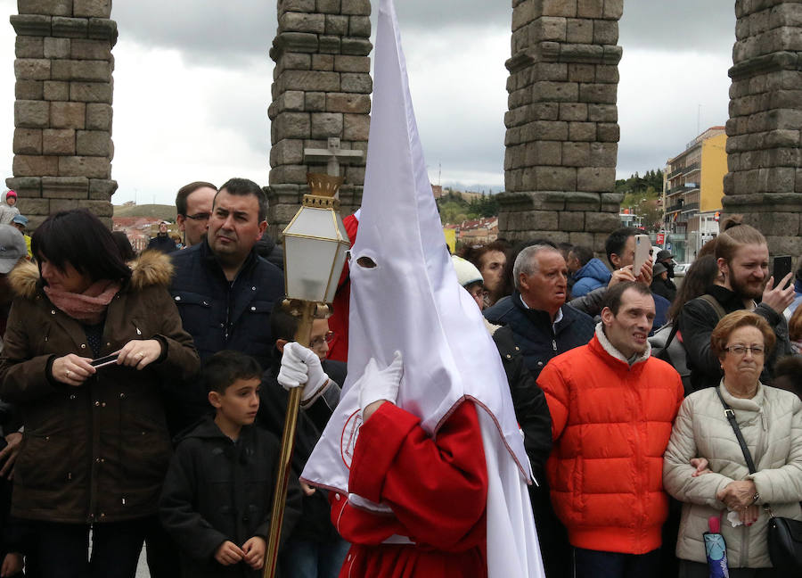 Fotos: Desfiles procesionales en la mañana del Viernes Santo