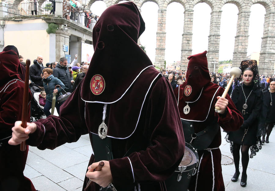 Fotos: Desfiles procesionales en la mañana del Viernes Santo