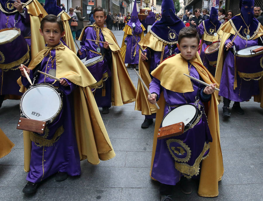 Fotos: Desfiles procesionales en la mañana del Viernes Santo