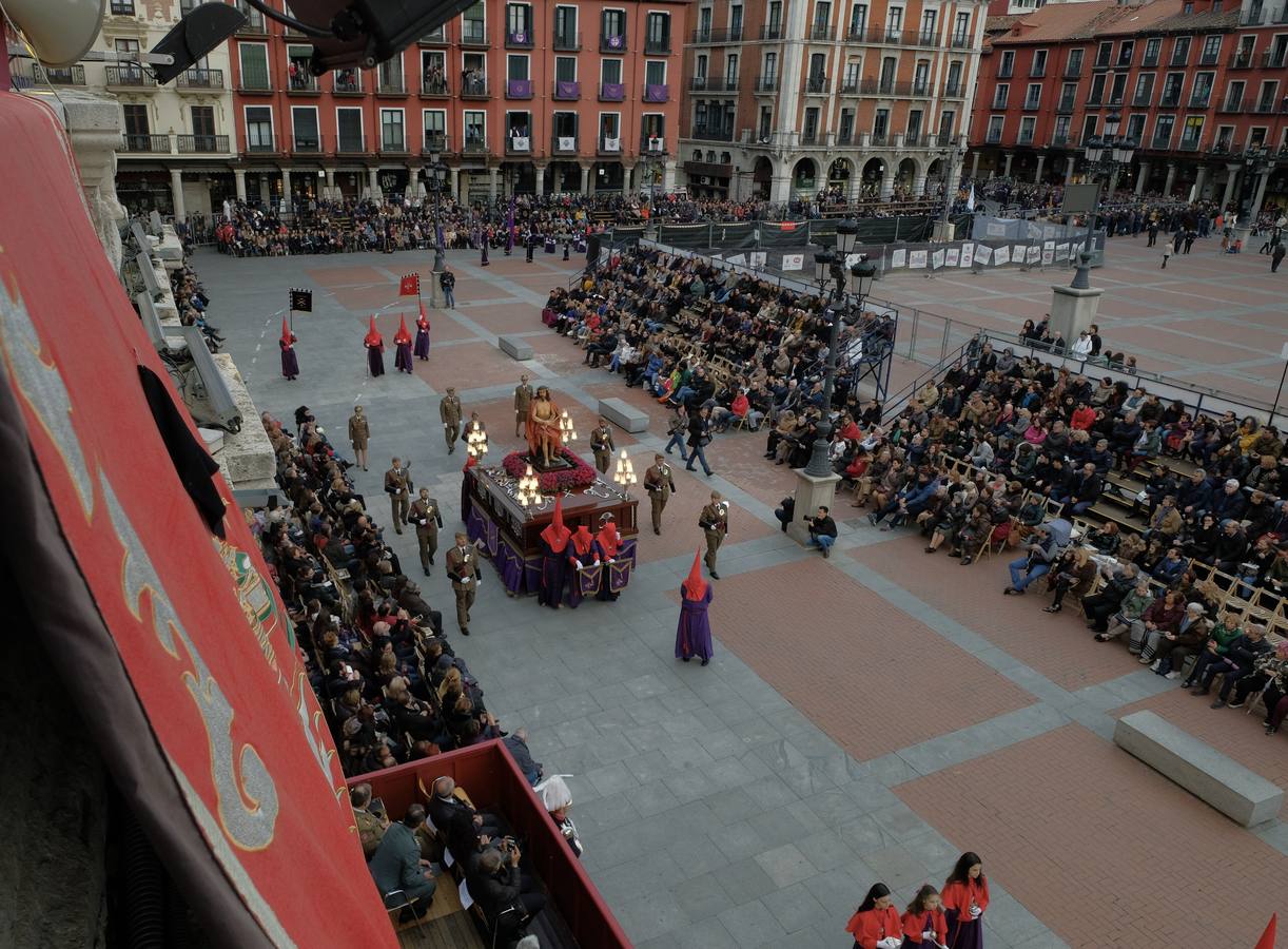 Jesús de la Esperanza y La Sagrada Cena encabezan la comitiva de 33 pasos alumbrados por las veinte hermandades de la capital