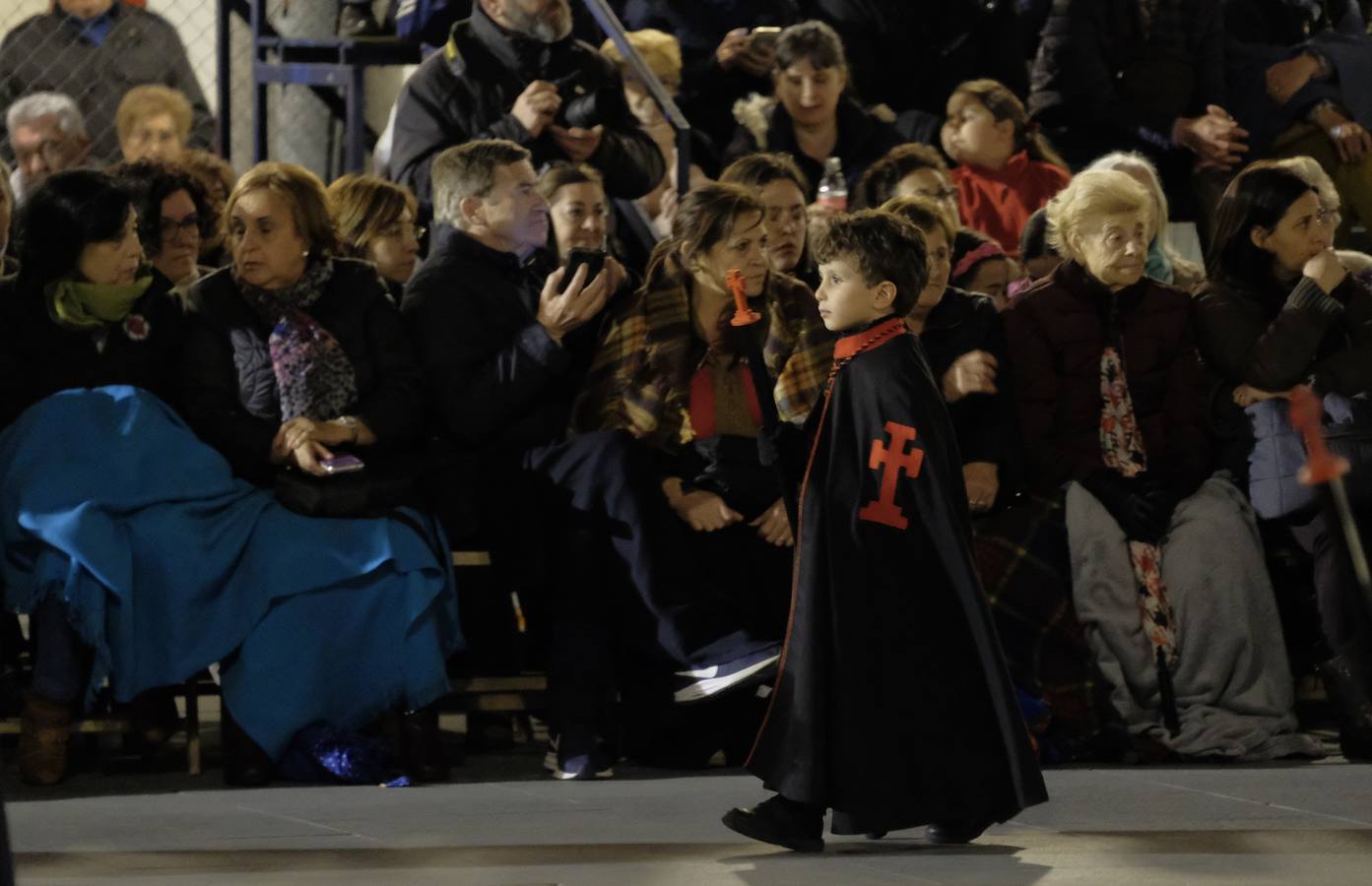 Jesús de la Esperanza y La Sagrada Cena encabezan la comitiva de 33 pasos alumbrados por las veinte hermandades de la capital