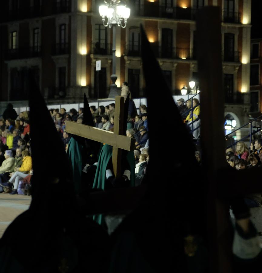 Jesús de la Esperanza y La Sagrada Cena encabezan la comitiva de 33 pasos alumbrados por las veinte hermandades de la capital