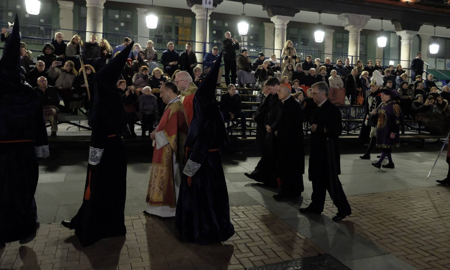 Jesús de la Esperanza y La Sagrada Cena encabezan la comitiva de 33 pasos alumbrados por las veinte hermandades de la capital
