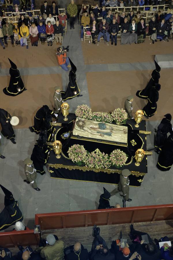 Jesús de la Esperanza y La Sagrada Cena encabezan la comitiva de 33 pasos alumbrados por las veinte hermandades de la capital