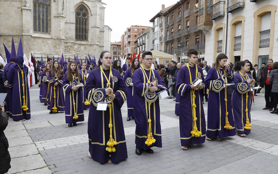 Fotos: La procesión de Los Pasos entre San Pablo y la Catedral