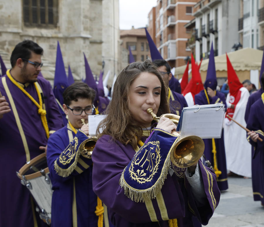 Fotos: La procesión de Los Pasos entre San Pablo y la Catedral