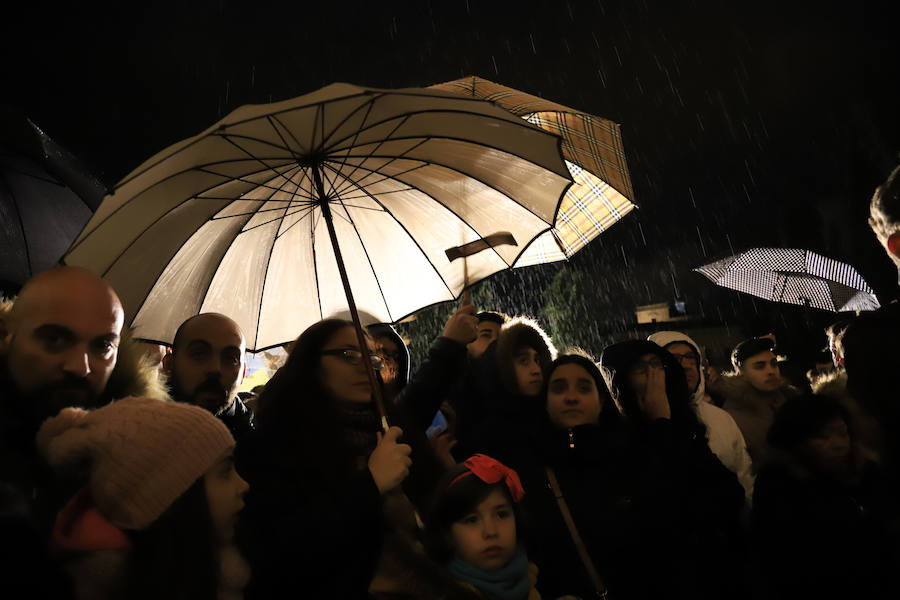 Pese a las intenciones iniciales de salir por las calles del casco histórico, el miedo a que sucediese como por la noche con Amor y Paz hizo recapacitar a los hermanos