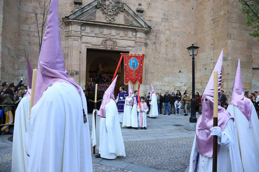 Pese a la amenaza de precipitaciones, la procesión del Cristo de la Agonía sí decidió salír, aunque acortó su recorrido