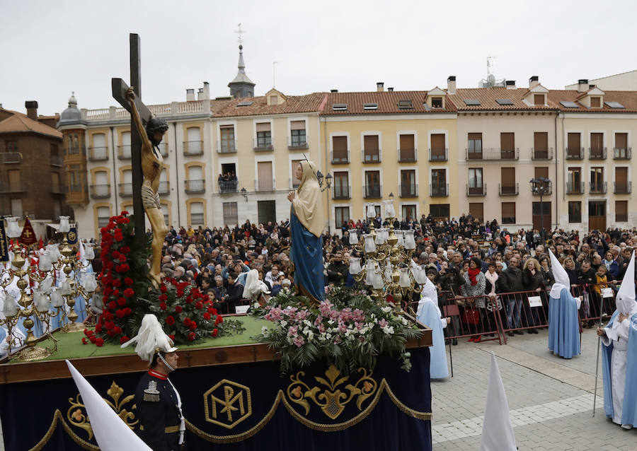 Fotos: El Santo Sepulcro se luce con una procesión del Santo Entierro completa