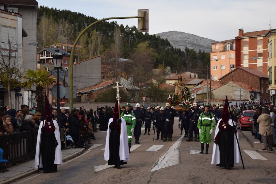 Fotos: El Santo Entierro concita el interés popular en Guardo