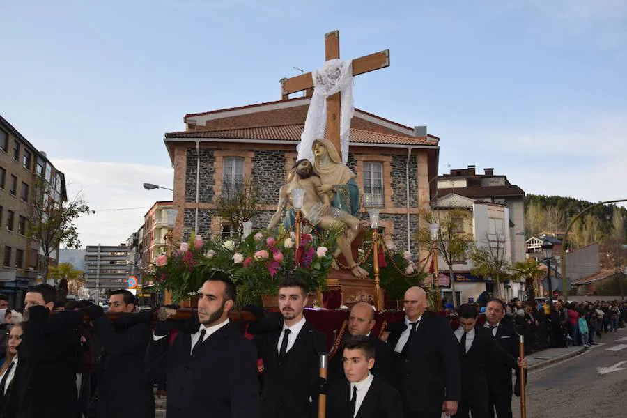 Fotos: El Santo Entierro concita el interés popular en Guardo