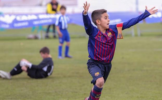 Un jugador del FC Barcelona celebra un tanto. 