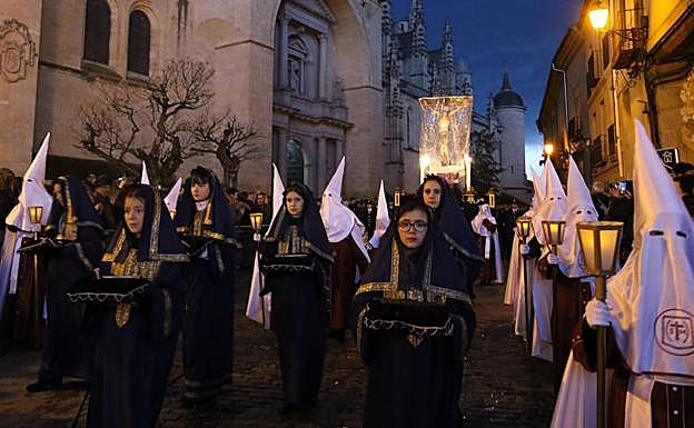 Un momento de la procesión de este Viernes Santo en Segovia.