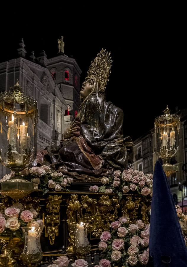 Jesús de la Esperanza y La Sagrada Cena encabezan la comitiva de 33 pasos alumbrados por las veinte hermandades de la capital 