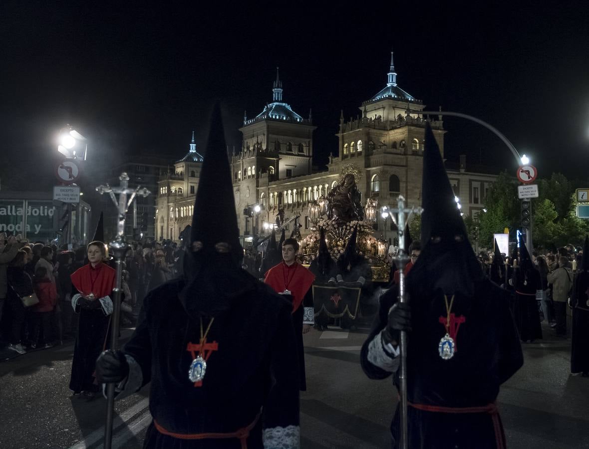 Jesús de la Esperanza y La Sagrada Cena encabezan la comitiva de 33 pasos alumbrados por las veinte hermandades de la capital 