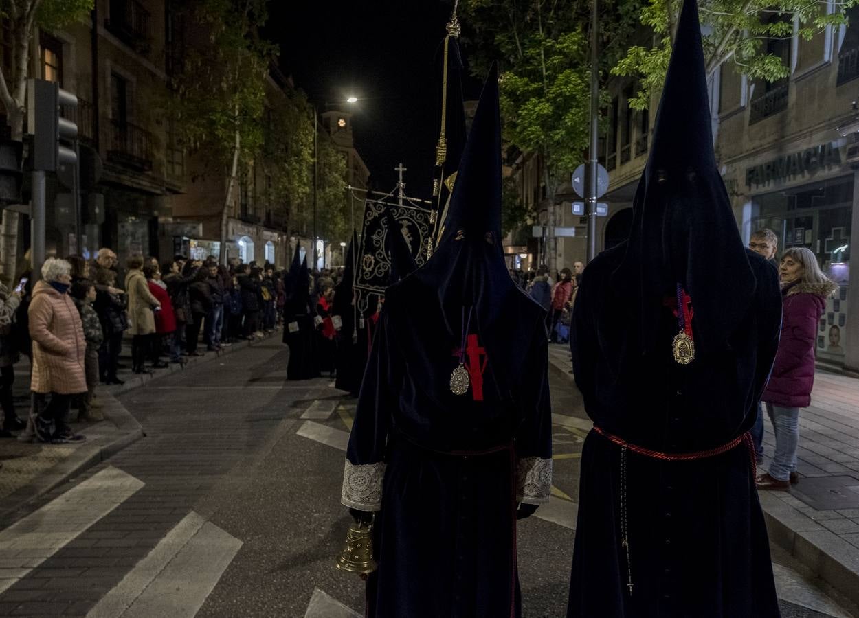 Jesús de la Esperanza y La Sagrada Cena encabezan la comitiva de 33 pasos alumbrados por las veinte hermandades de la capital 