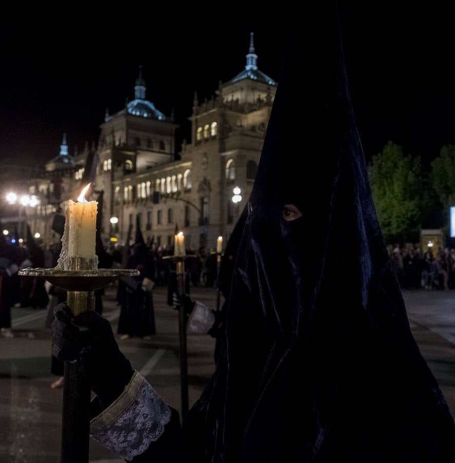 Jesús de la Esperanza y La Sagrada Cena encabezan la comitiva de 33 pasos alumbrados por las veinte hermandades de la capital 
