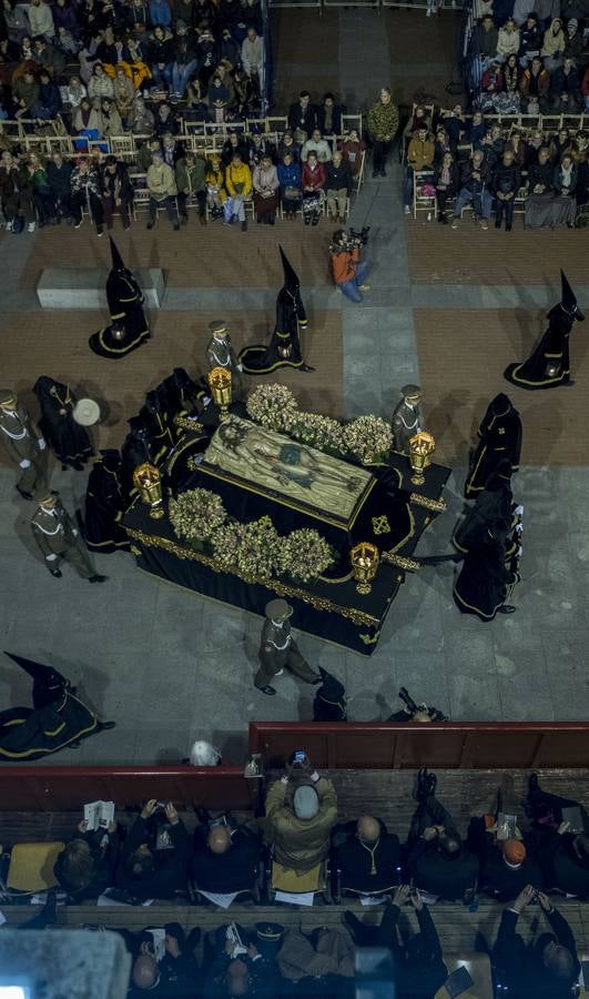 Jesús de la Esperanza y La Sagrada Cena encabezan la comitiva de 33 pasos alumbrados por las veinte hermandades de la capital 