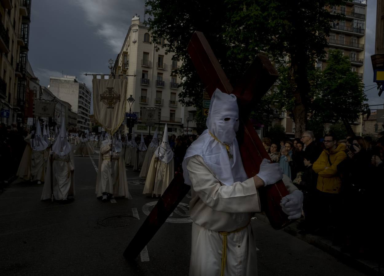 Jesús de la Esperanza y La Sagrada Cena encabezan la comitiva de 33 pasos alumbrados por las veinte hermandades de la capital 