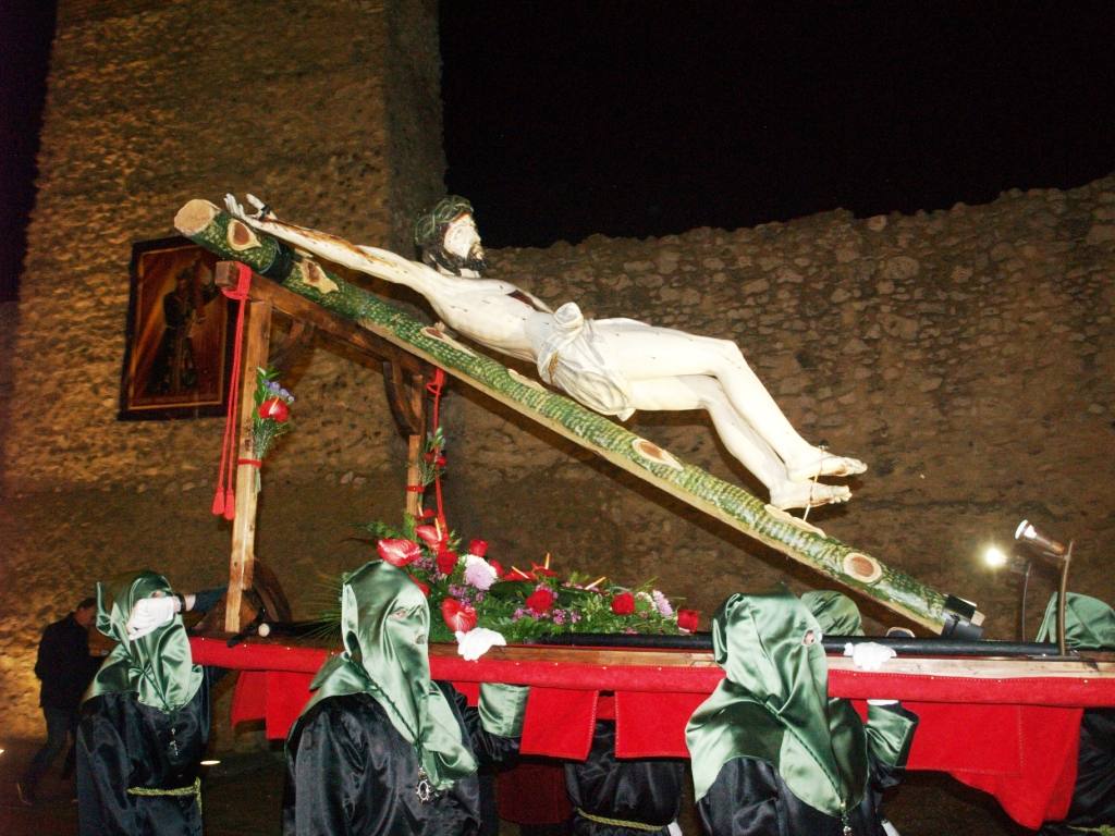 Fotos: Procesión del Santo Entierro el Viernes Santo en Olmedo