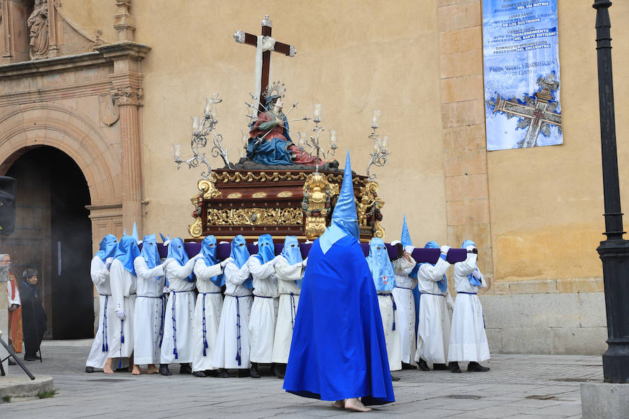 Fotos: Acto del Descendimiento y Procesión del Santo Entierro en Salamanca