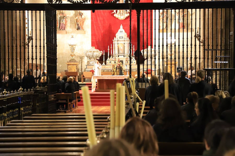 2.500 cofrades participaron en la procesión, que contó en todo momento con el acompañamiento musical de la Agrupación Virgen de la Vega y de la Banda Municipal de Alba de Tormes
