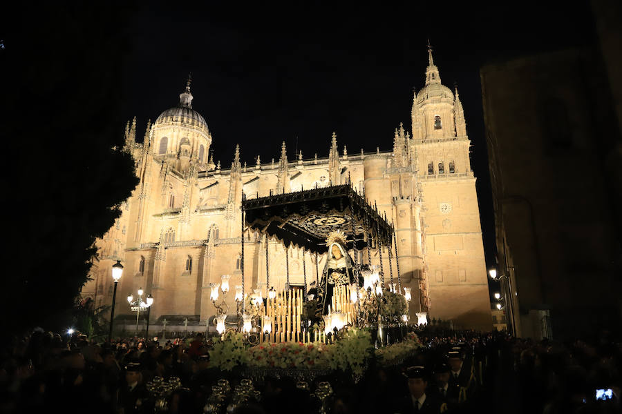 2.500 cofrades participaron en la procesión, que contó en todo momento con el acompañamiento musical de la Agrupación Virgen de la Vega y de la Banda Municipal de Alba de Tormes