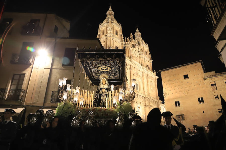 2.500 cofrades participaron en la procesión, que contó en todo momento con el acompañamiento musical de la Agrupación Virgen de la Vega y de la Banda Municipal de Alba de Tormes
