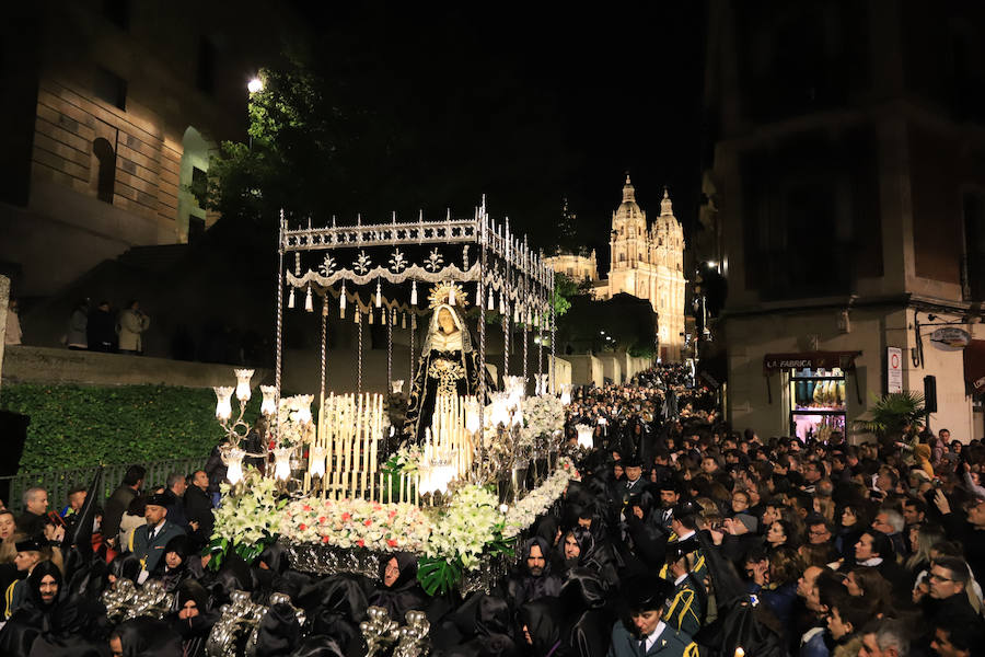 2.500 cofrades participaron en la procesión, que contó en todo momento con el acompañamiento musical de la Agrupación Virgen de la Vega y de la Banda Municipal de Alba de Tormes