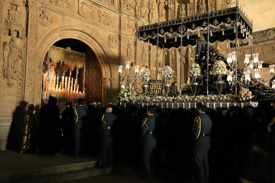 2.500 cofrades participaron en la procesión, que contó en todo momento con el acompañamiento musical de la Agrupación Virgen de la Vega y de la Banda Municipal de Alba de Tormes