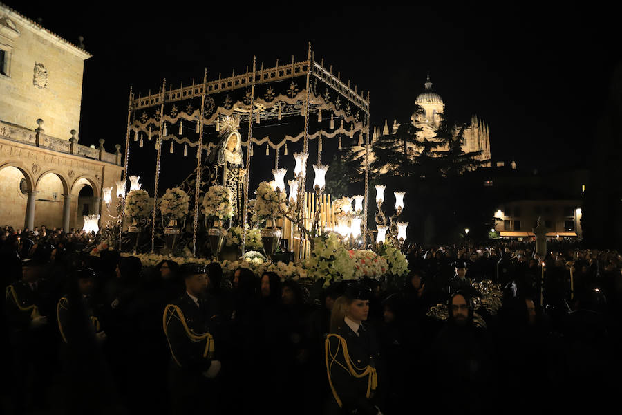 2.500 cofrades participaron en la procesión, que contó en todo momento con el acompañamiento musical de la Agrupación Virgen de la Vega y de la Banda Municipal de Alba de Tormes