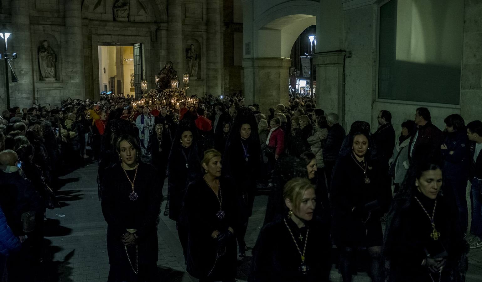 Fotos: Procesión de La Soledad y Salve a la Virgen de las Angustias