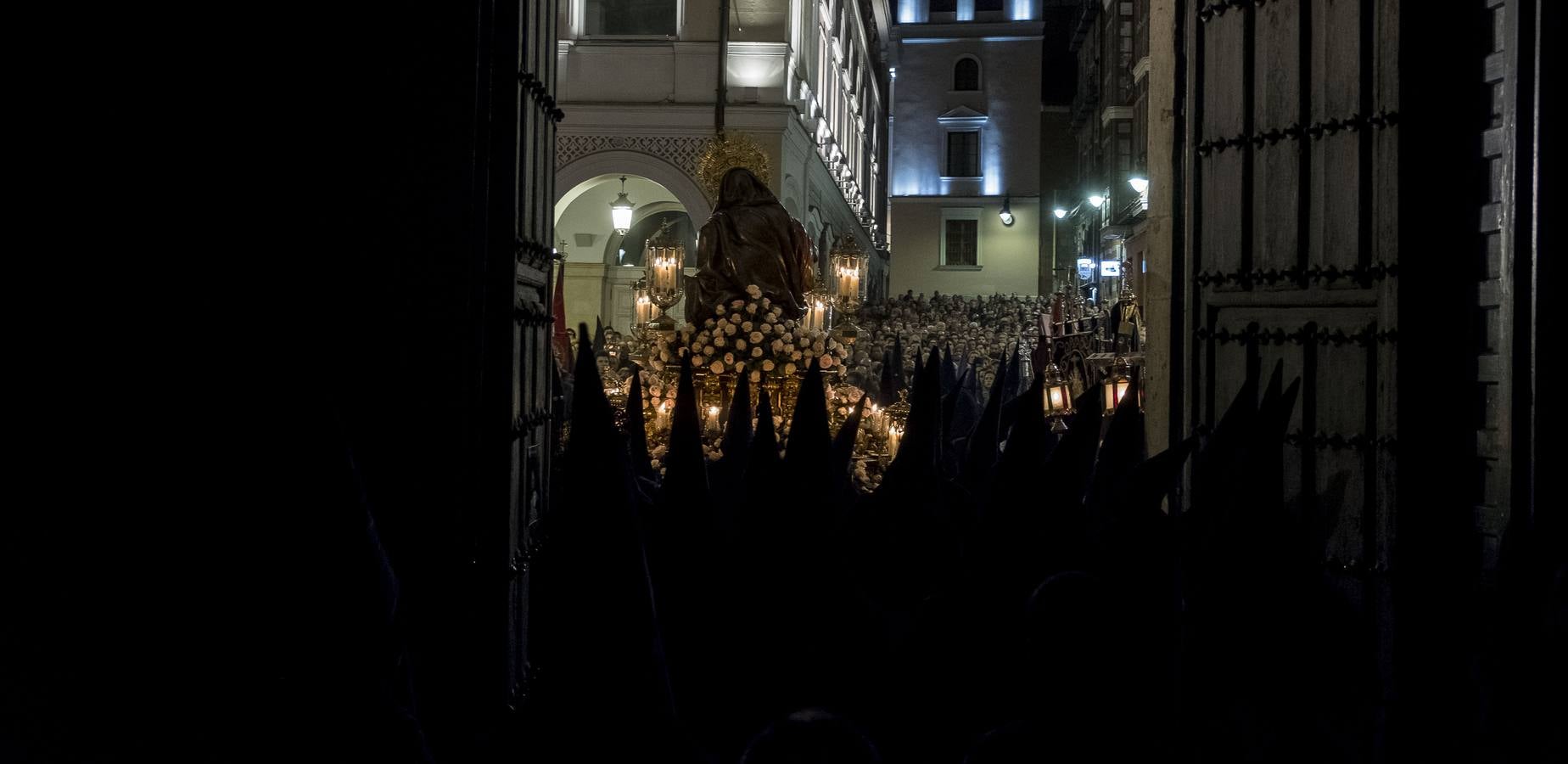 Fotos: Procesión de La Soledad y Salve a la Virgen de las Angustias