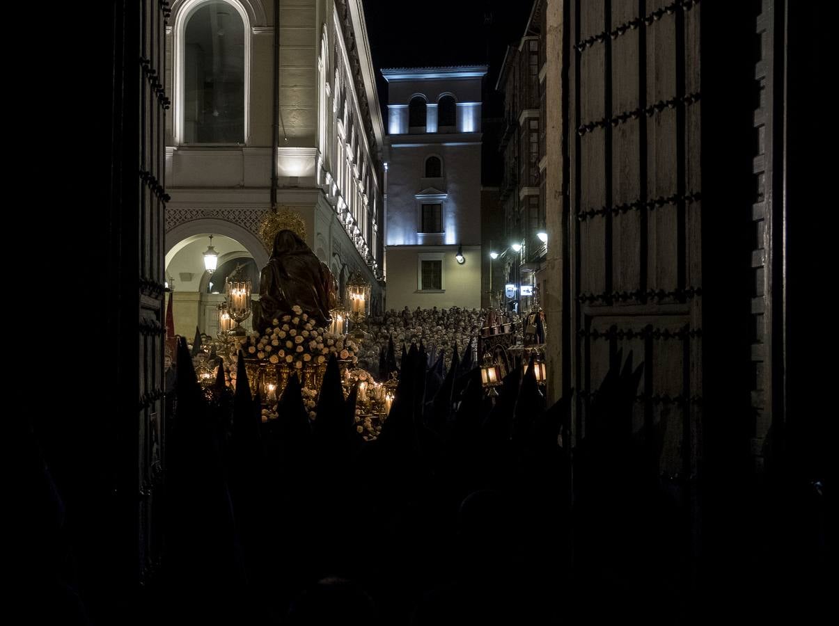 Fotos: Procesión de La Soledad y Salve a la Virgen de las Angustias