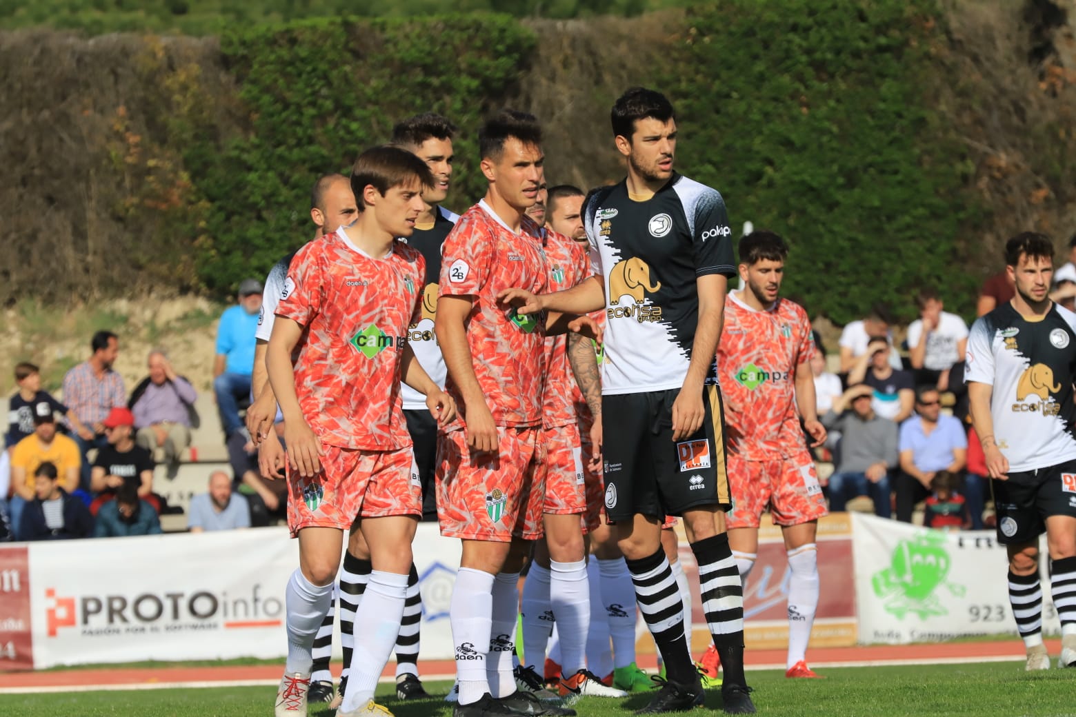 El equipo de la capital vence con un tanto de penalti de Carlos de la Navega y aleja a los chacineros del sueño de pelear por el play-off (1-0)