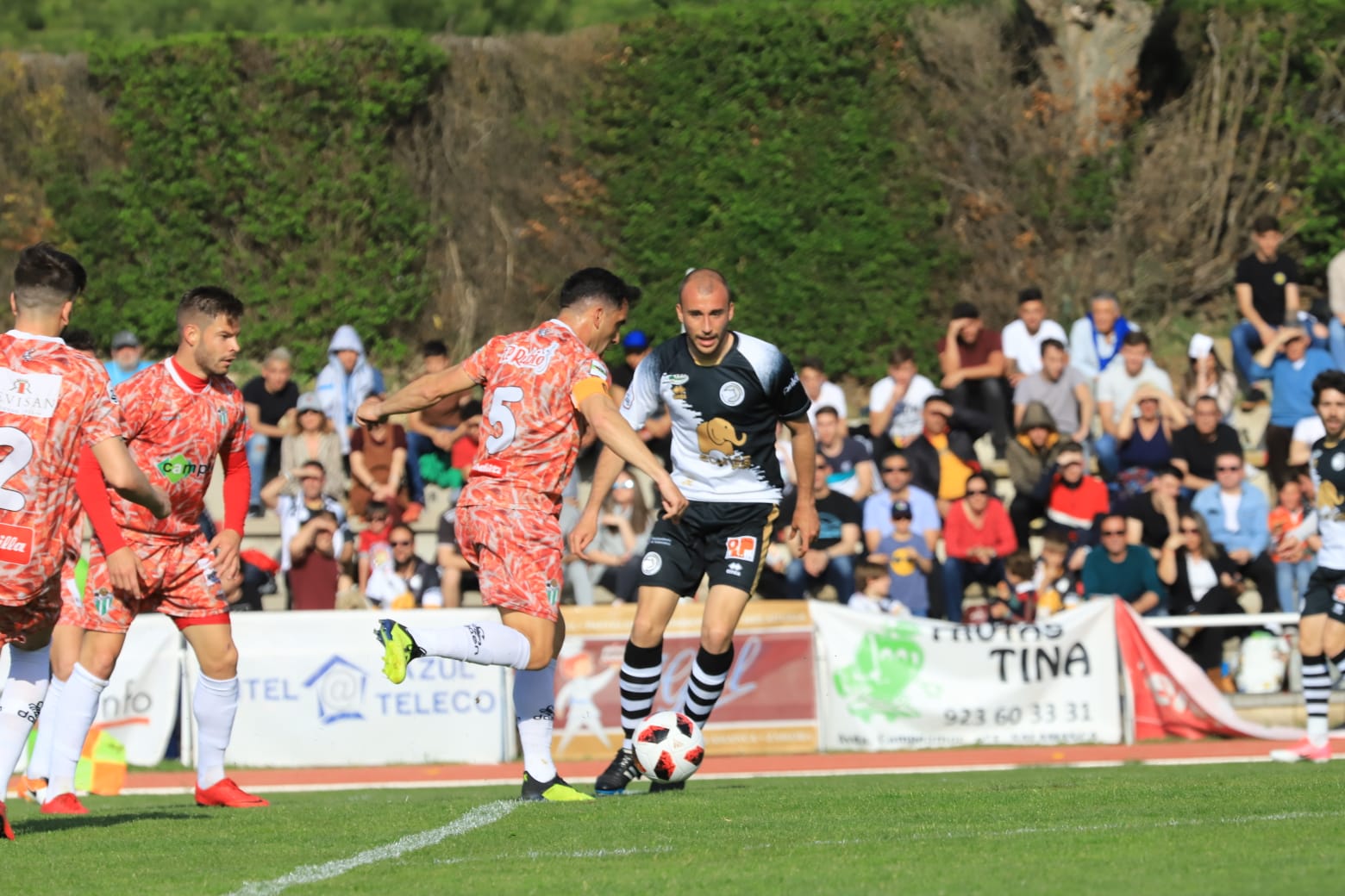 El equipo de la capital vence con un tanto de penalti de Carlos de la Navega y aleja a los chacineros del sueño de pelear por el play-off (1-0)