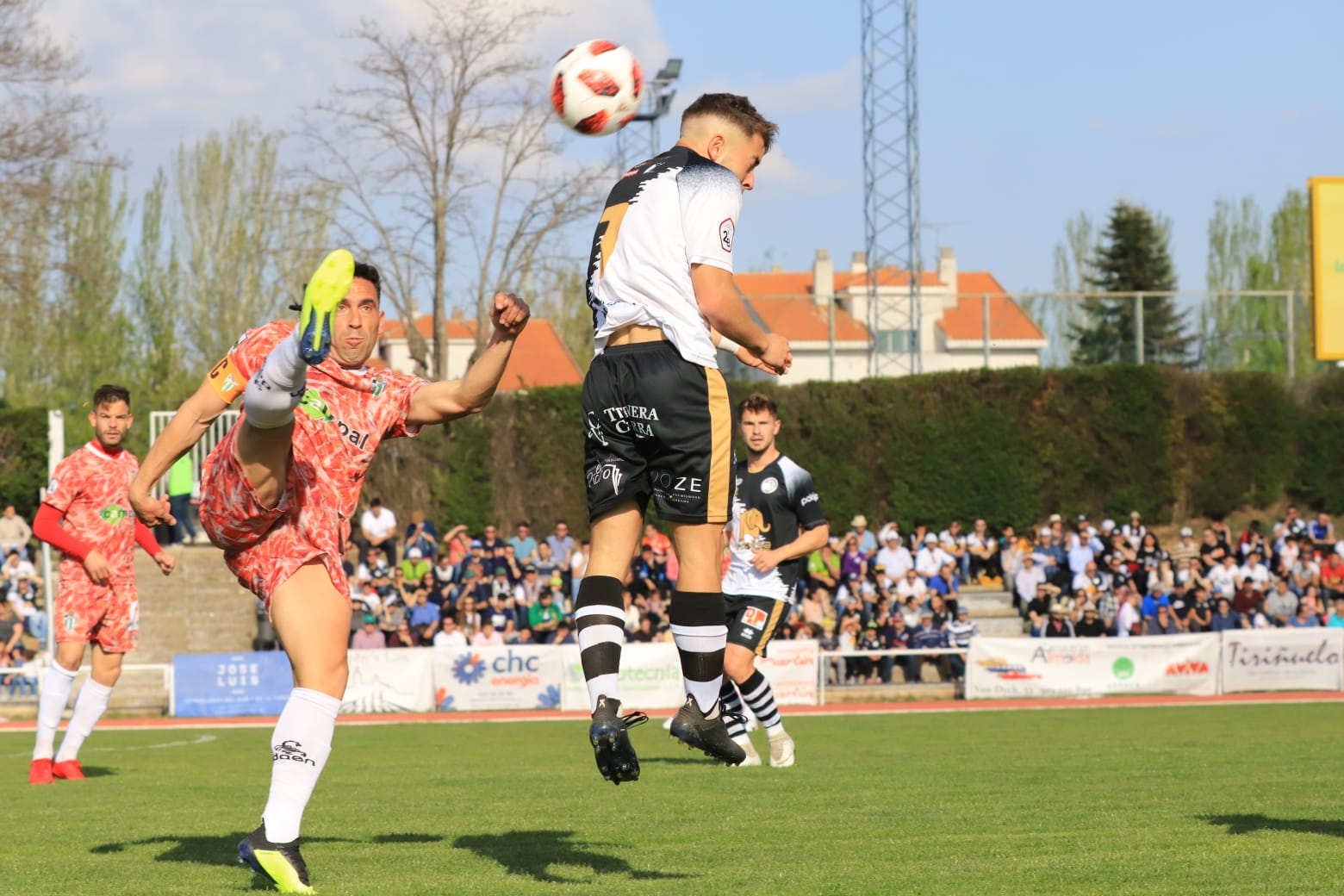 El equipo de la capital vence con un tanto de penalti de Carlos de la Navega y aleja a los chacineros del sueño de pelear por el play-off (1-0)