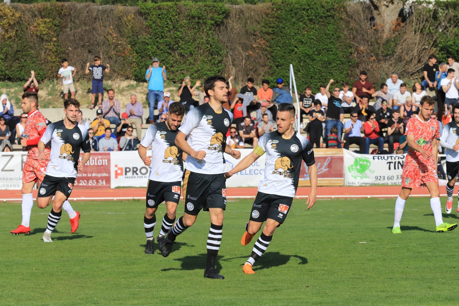 El equipo de la capital vence con un tanto de penalti de Carlos de la Navega y aleja a los chacineros del sueño de pelear por el play-off (1-0)