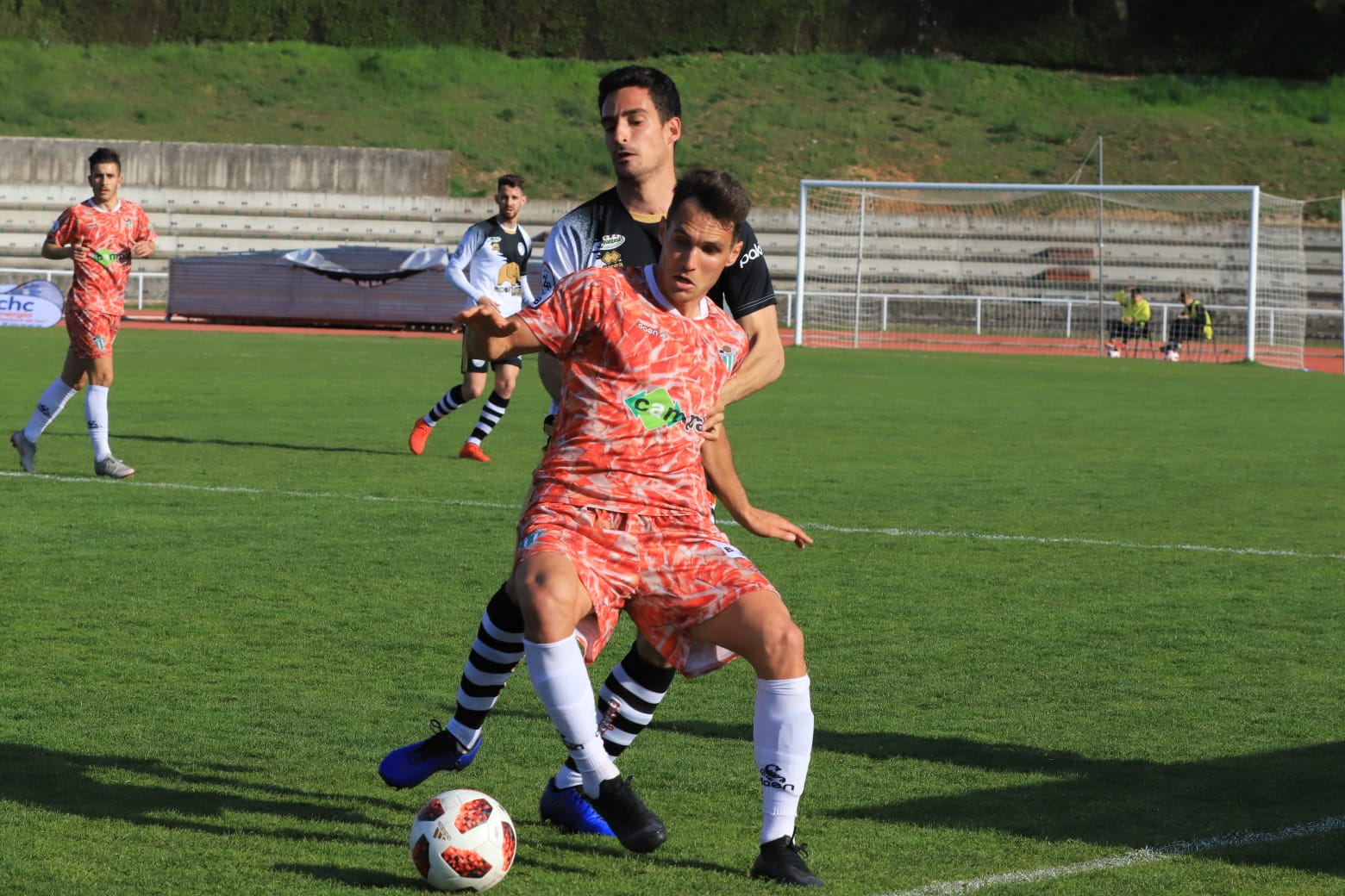 El equipo de la capital vence con un tanto de penalti de Carlos de la Navega y aleja a los chacineros del sueño de pelear por el play-off (1-0)