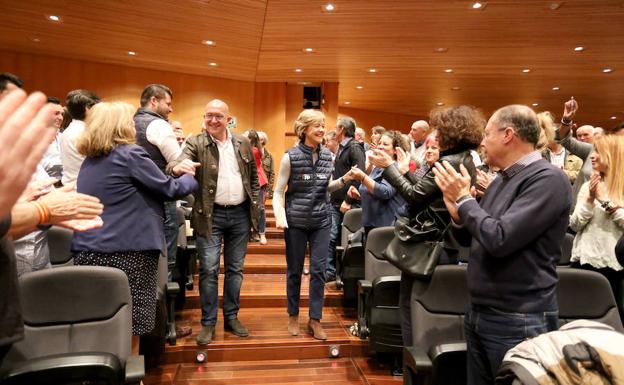 El PP de Valladolid celebra un acto en el que participa el presidente provincial, Jesús Julio Carnero, la candidata al Congreso por la provincia Isabel Garcia Tejerina, y alcaldes del partido. 