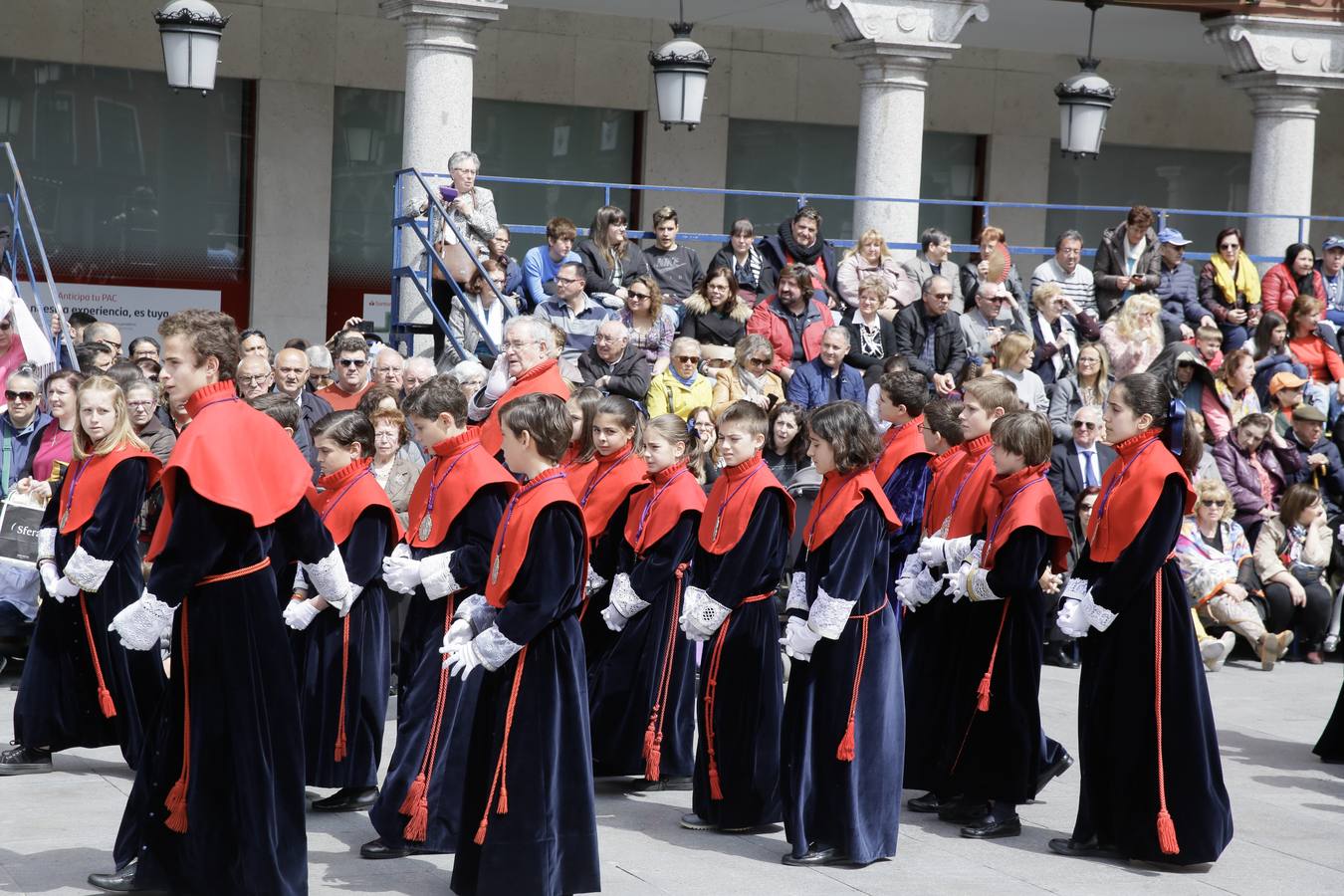 Fotos: Procesión del Encuentro de Jesús Resucitado con la Virgen de la Alegría en Valladolid (2/2)