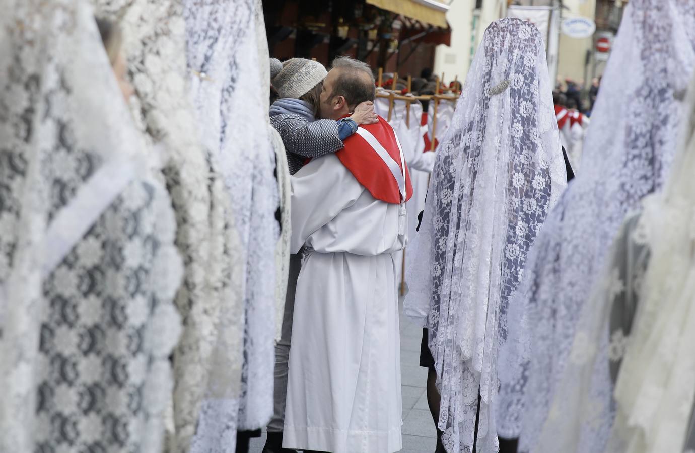 Fotos: Procesión del Encuentro de Jesús Resucitado con la Virgen de la Alegría en Valladolid (2/2)