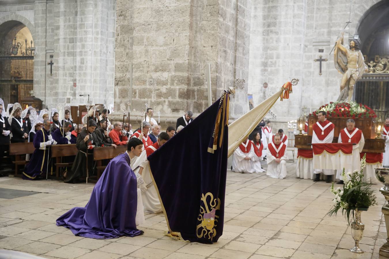 Fotos: Procesión del Encuentro de Jesús Resucitado con la Virgen de la Alegría en Valladolid (2/2)