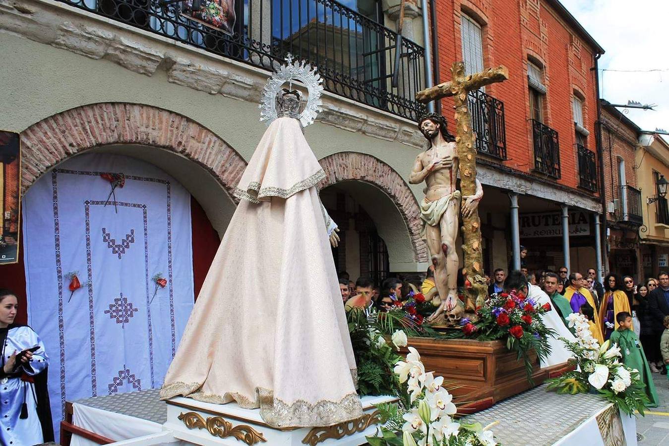 Fotos: Procesión del Encuentro el Domingo de Resurrección en Olmedo