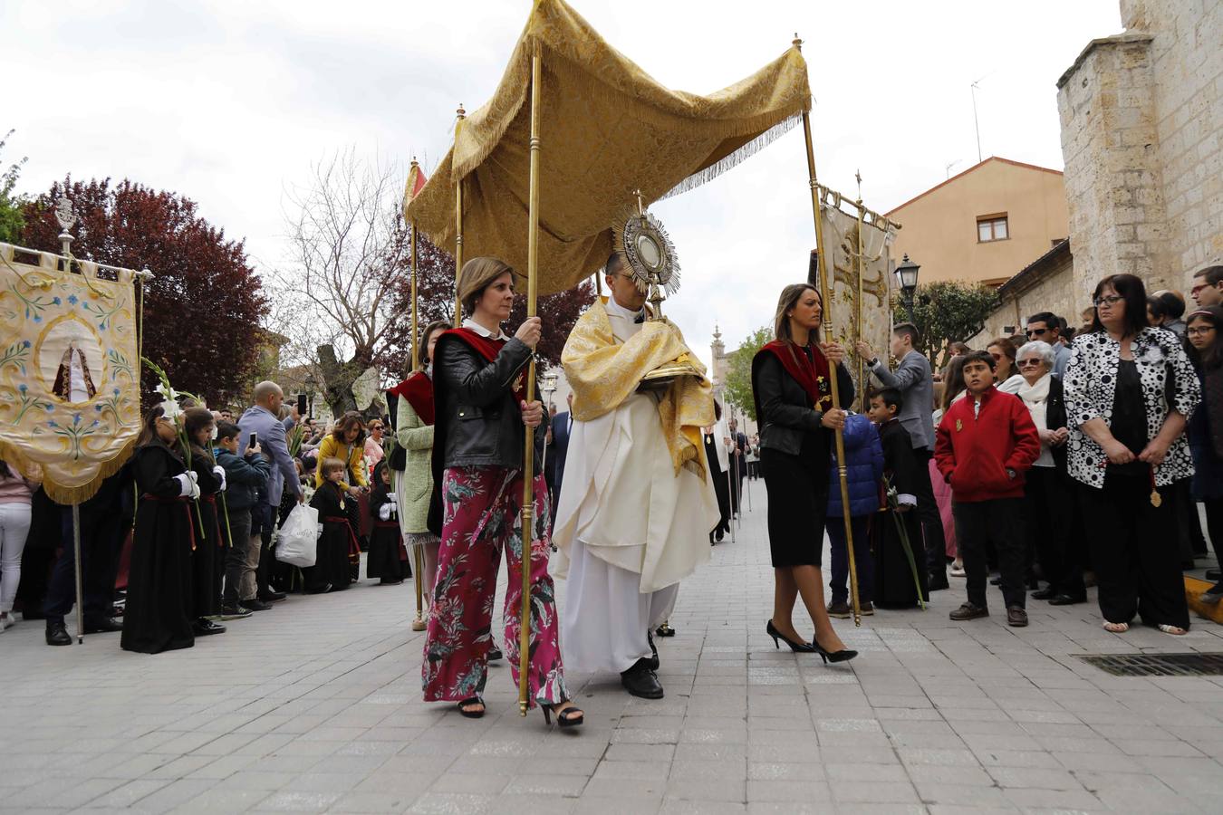La Virgen de la Asunción fue portada por primera vez en la historia por cuatro mujeres 
