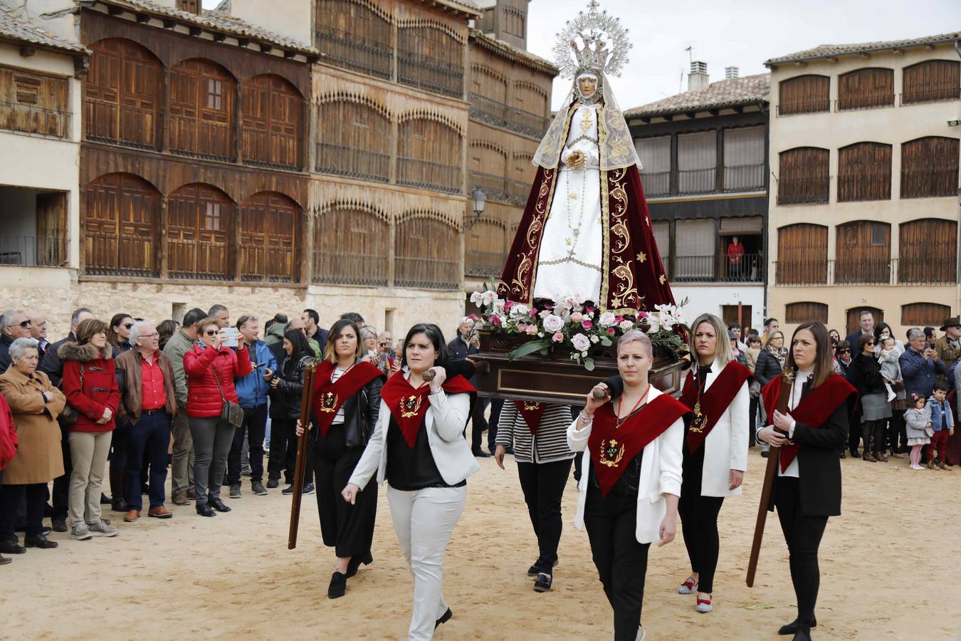 La Virgen de la Asunción fue portada por primera vez en la historia por cuatro mujeres 